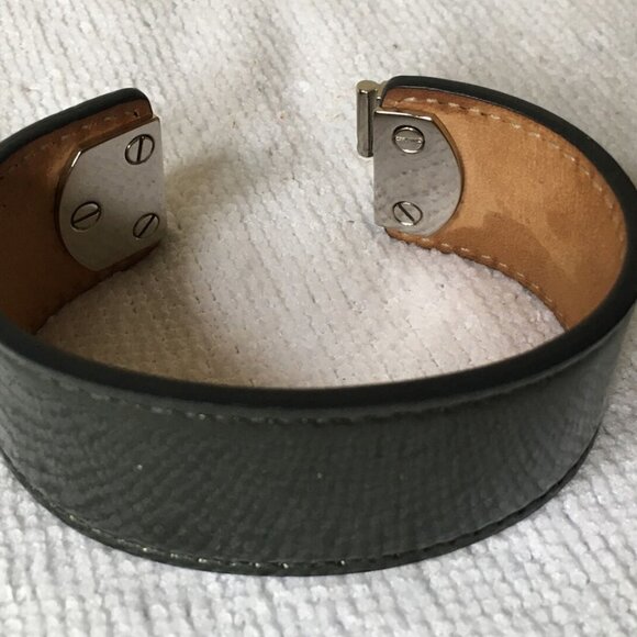 Balenciaga Leather Bangle Bracelet in Green Patent Leather with Silvertone Clasp - Picture 8 of 9